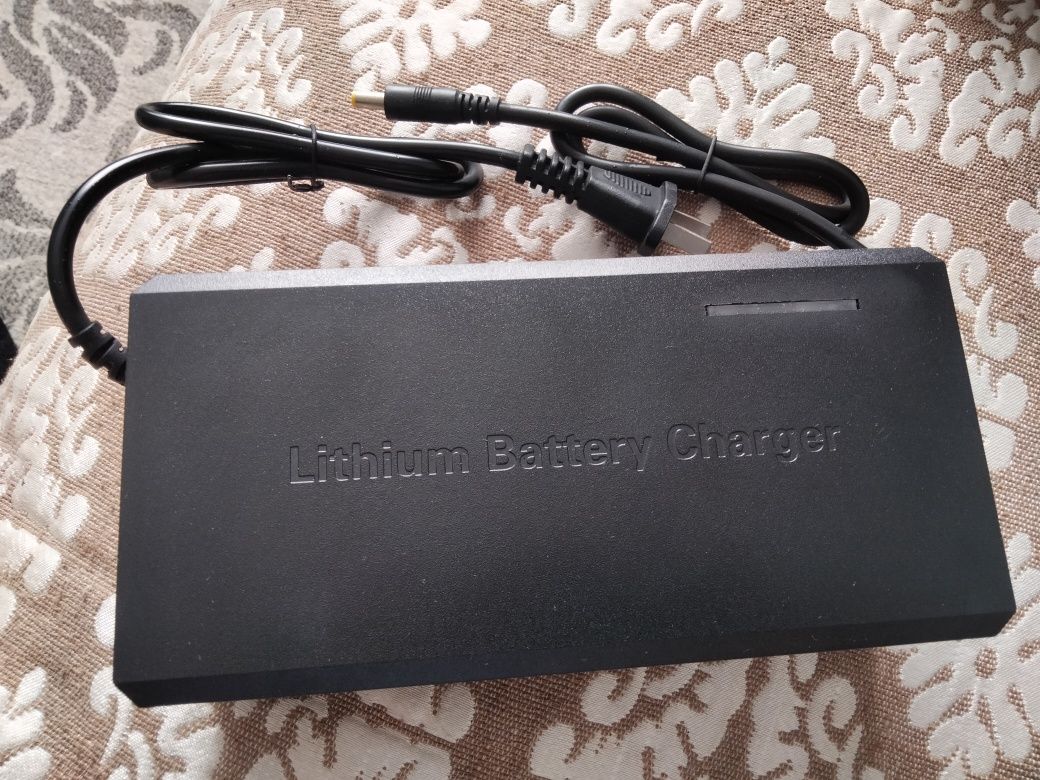 Зарядное устройство Litium battery 48v5A