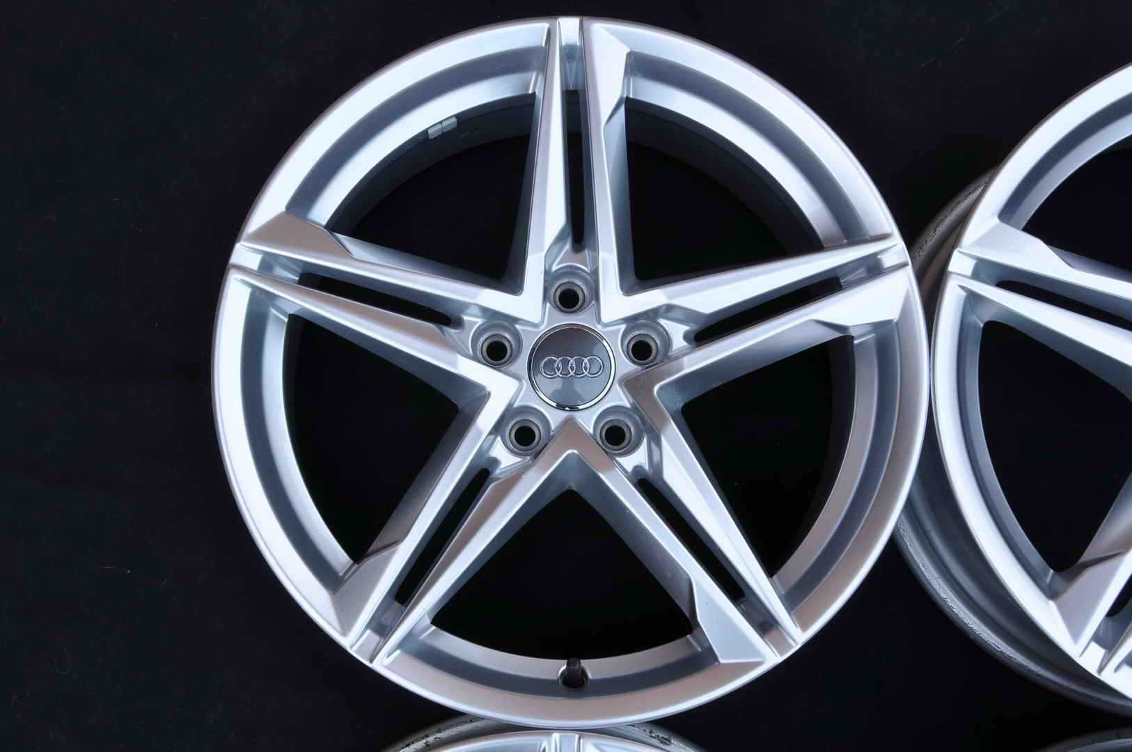Jante Noi 18 inch Originale Audi A4 8W B9 R18