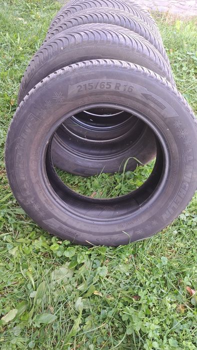 Vând 4 cauciucuri iarna 215 65 16