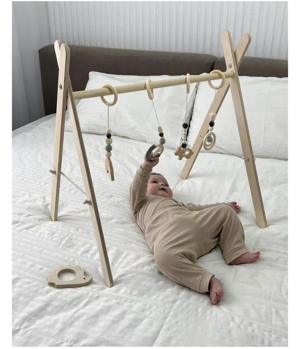 Мобиль для малыша мотесорри с игрушками