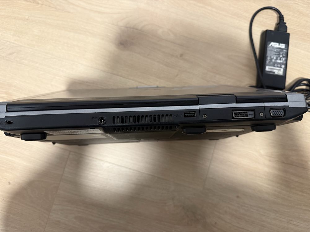 Лаптоп Asus F5V Win 7 за филми/музика/ браузър