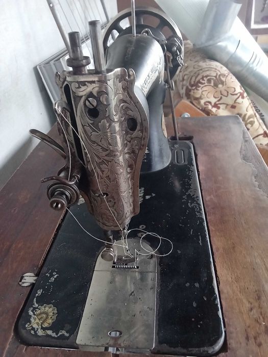 masina de cusut foarte veche