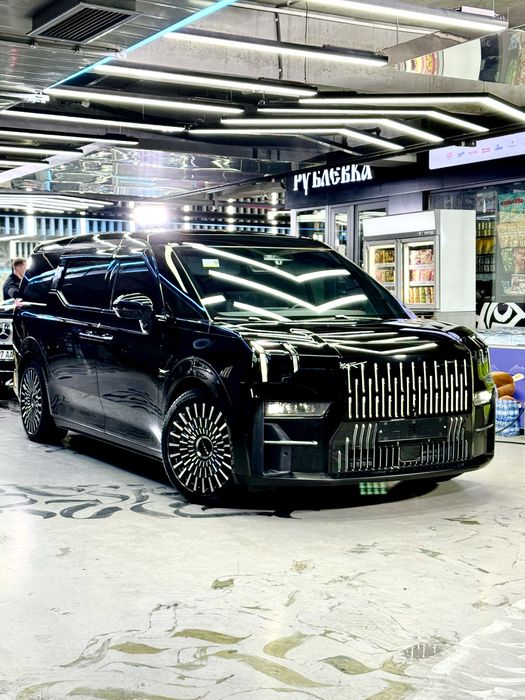 Zeekr 009 чёрный цвет 700 км