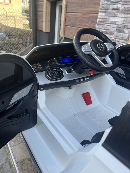 Детска акумулаторна кола