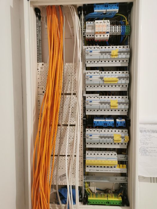 Electrician - istalatii electrice,curenti slabi, sisteme de securitate