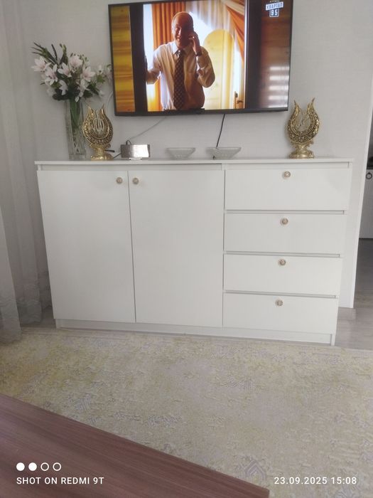 Продаетс белый комод, стол