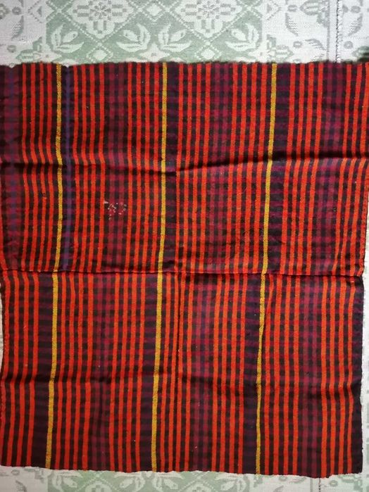 Голямо ръчно бродирано каре, покривка битова, вълнен месал