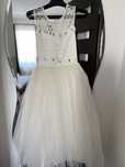Vand rochie eveniment alba!!Varsta intre 7-9ani