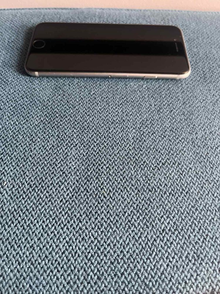 Продавам iphone 6 grey 64 gb