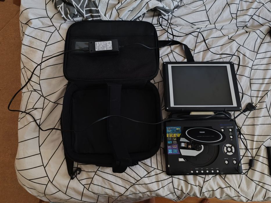 Dvd player cu ecran rotativ