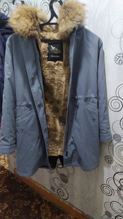 Куртка в хорошем состоянии,  с натуральным мехом