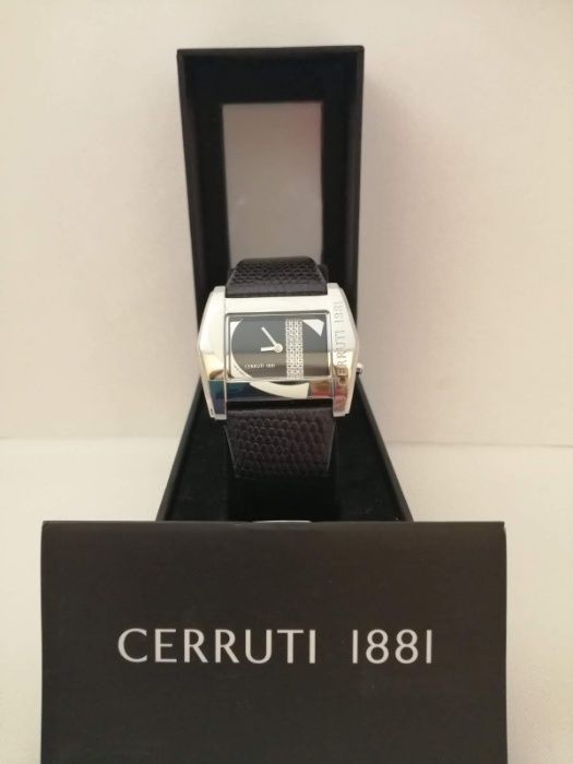 Дамски часовник CERRUTI 1881с камъни Swarovski