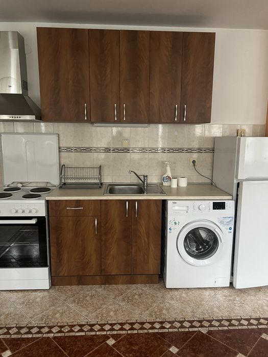 Дава под наем 2-стаен в кв. Банишора с паркомясто