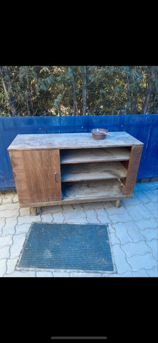 Отдам старые тумбы и полки