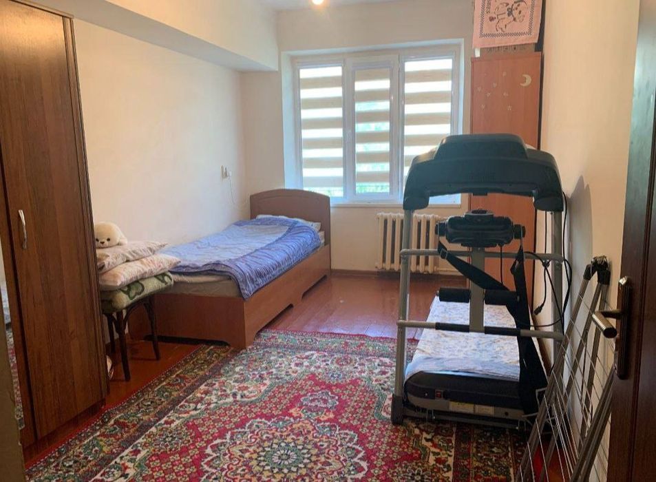 2/2/4 м Феруза,напротив ЭКО Базар,кирпич балкон 2*6,60 м2