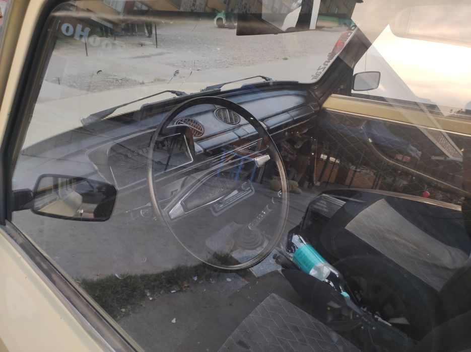 Vaz 21011 sotiladi Metan Benzin