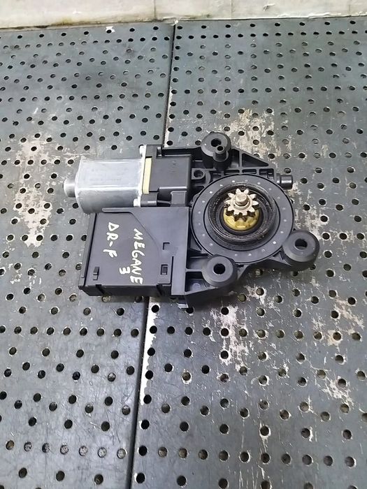 Motoras macara dreapta fata renault megane 3 0130822478 807300004r 912462101 916828100