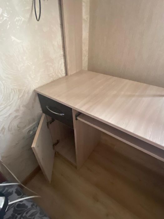 Письменный компьютерный стол