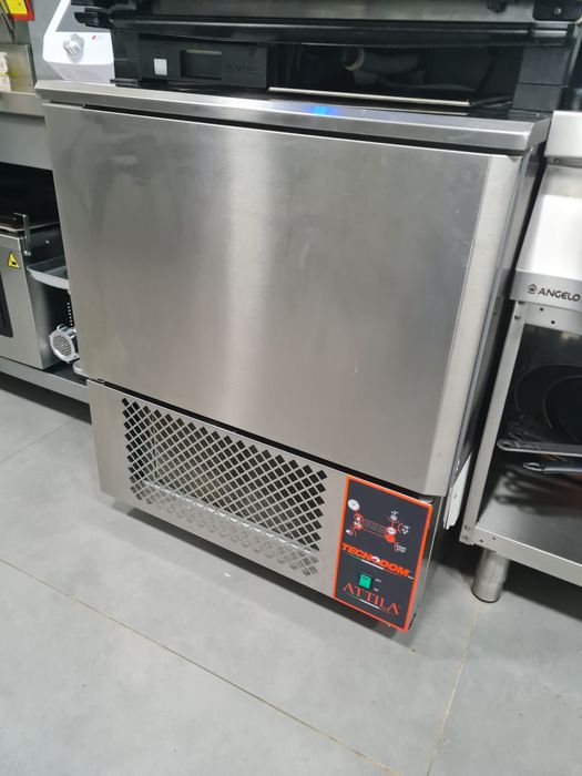 Mobilier aparatură bucatarie restaurant pizzerie