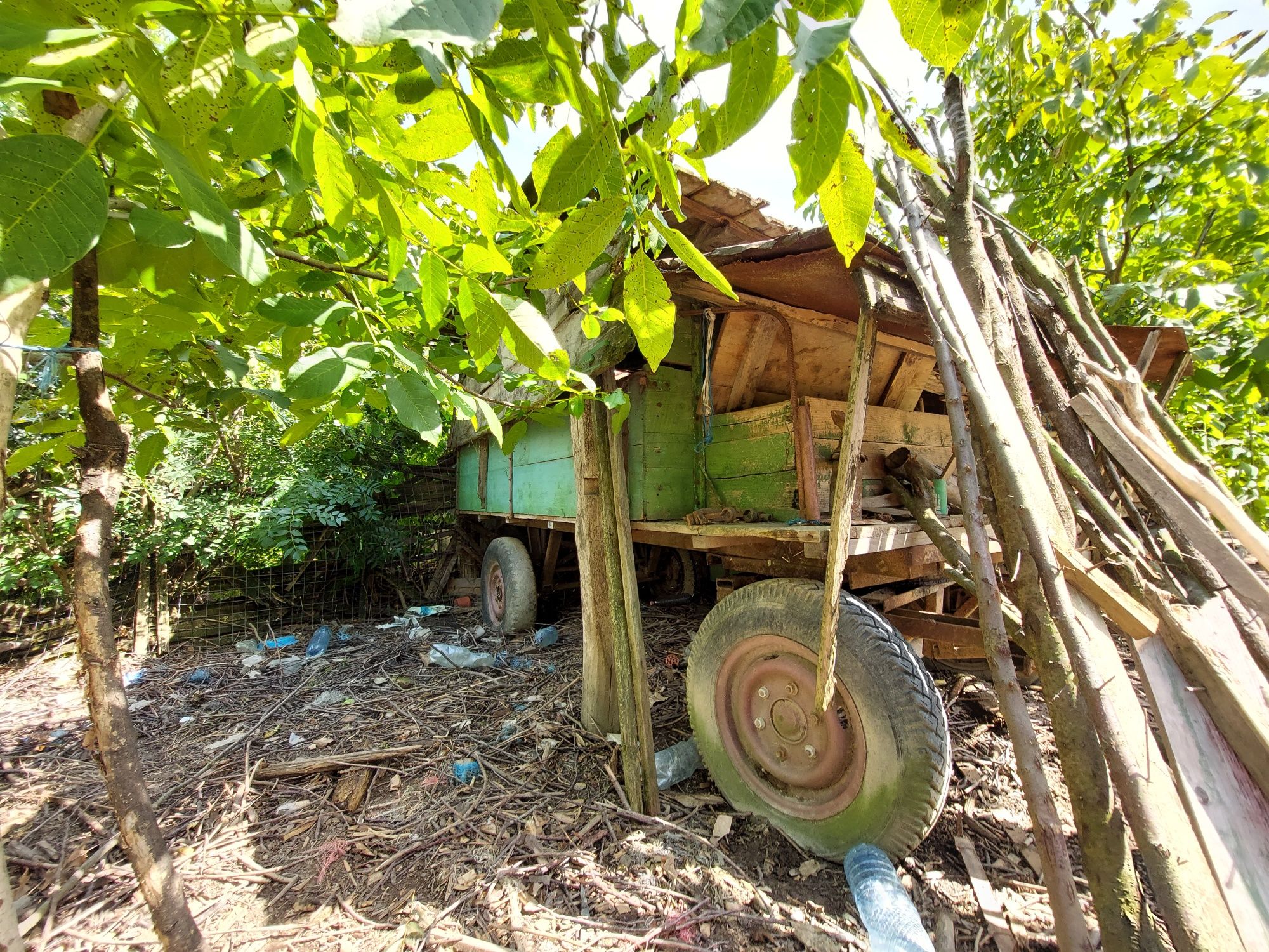 Vând două căruțe în stare bună!!