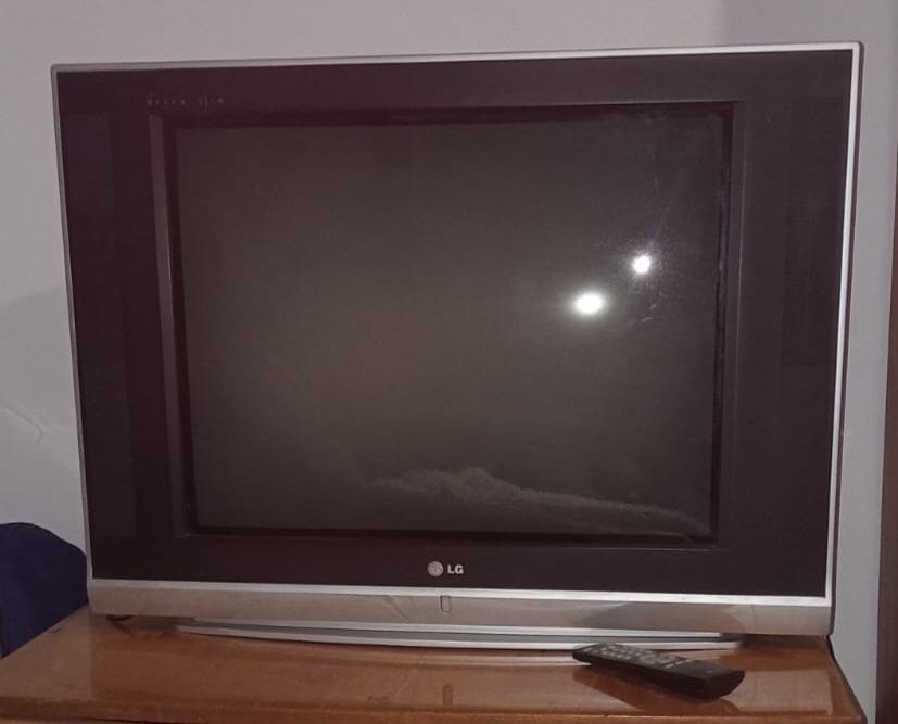 Телевизор LG, диагональ  70см