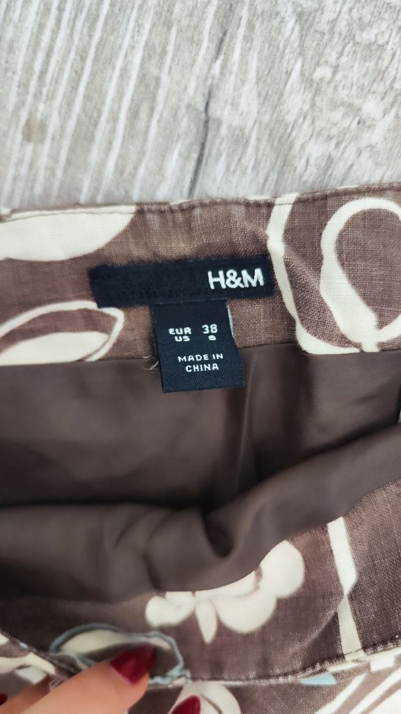 Пола H&M до коляното