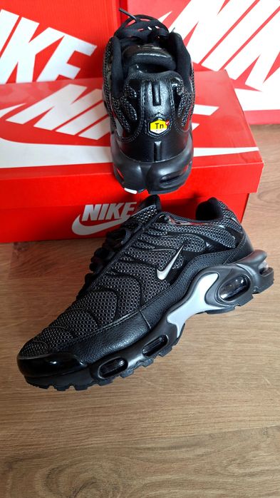 Nike Air Max Plus W Blak Silver маратонки обувки