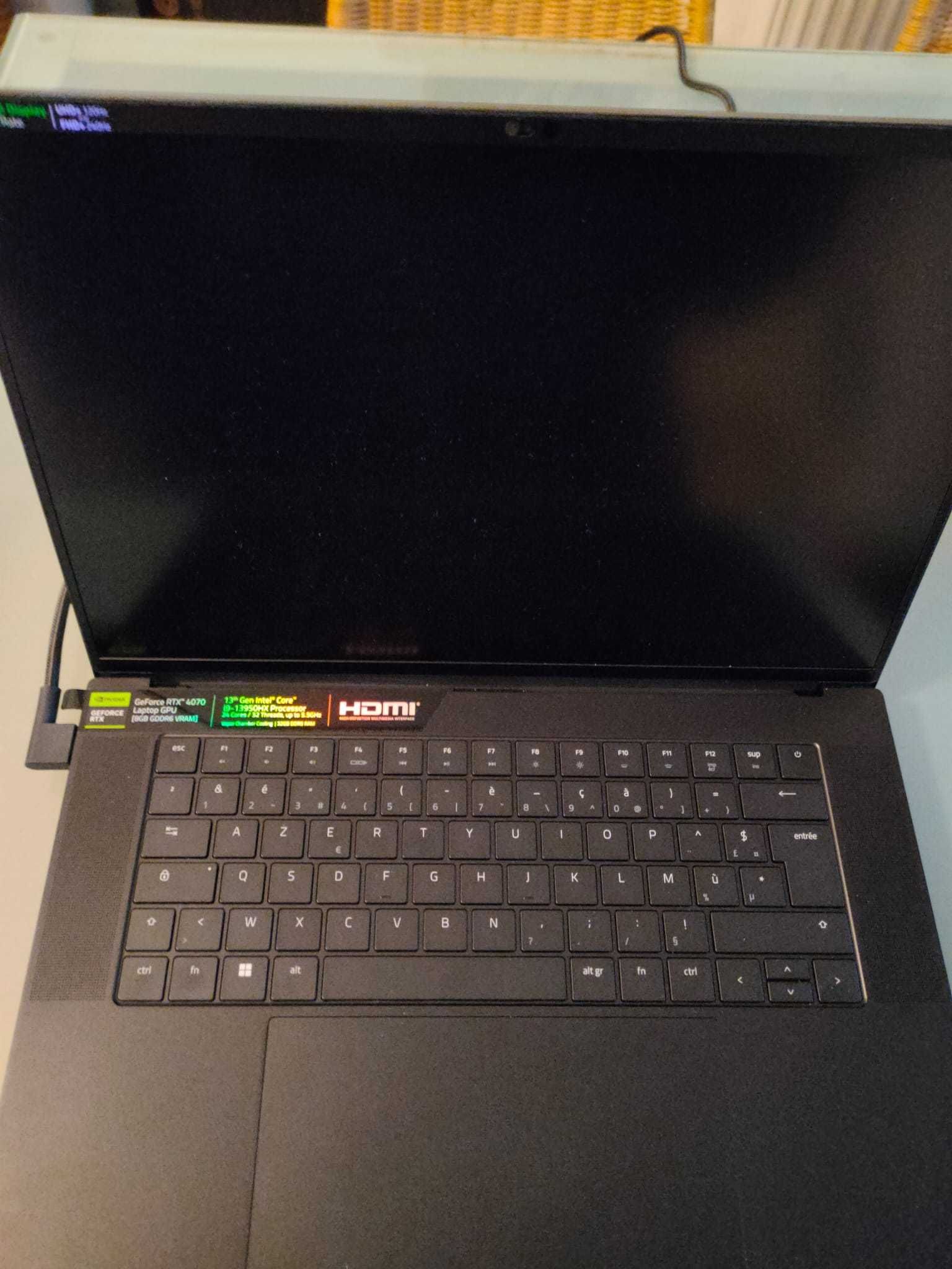 Laptop Razer 16, i9 13950 HX, Mini LED 4K HDR,32 GB RAM, 1TB ,RTX 4070