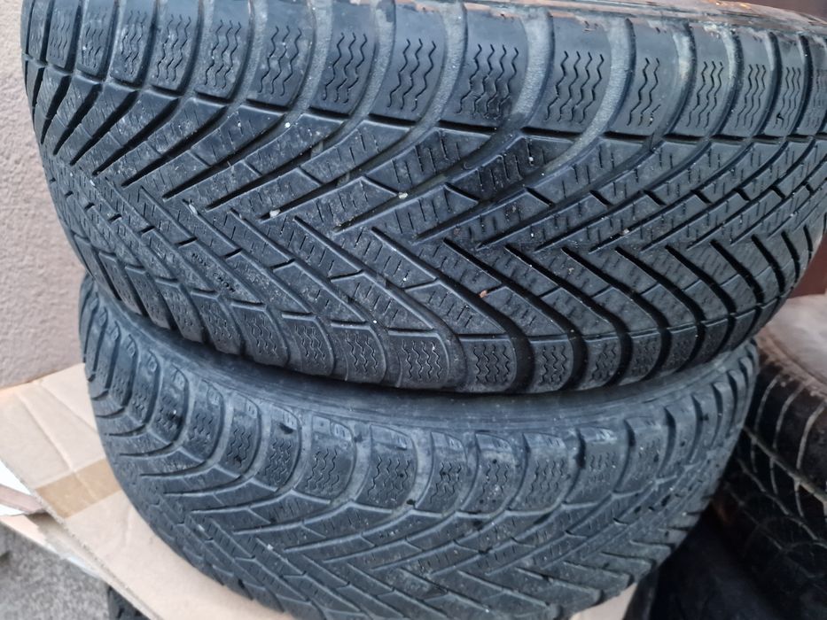 Vând set 4 anvelope 205 55 16 iarna