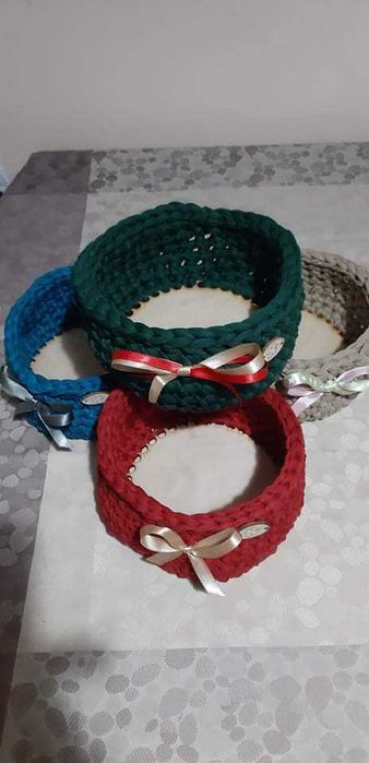 Плетено на една кука панерче с дървено дъно