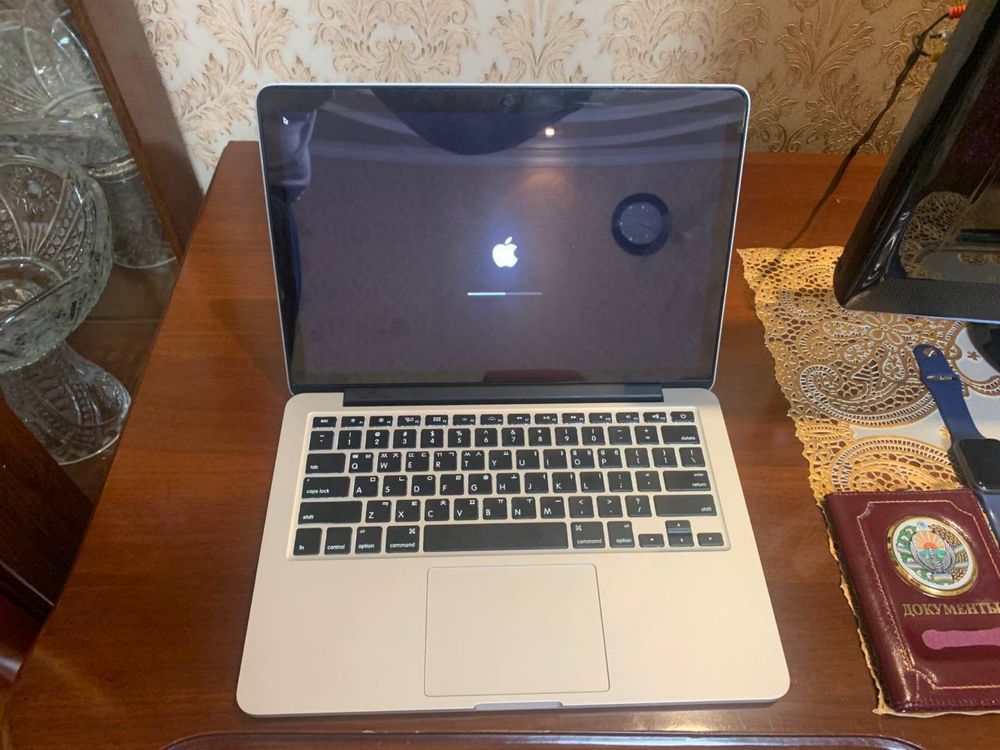 Apple Macbook pro 2015 mid