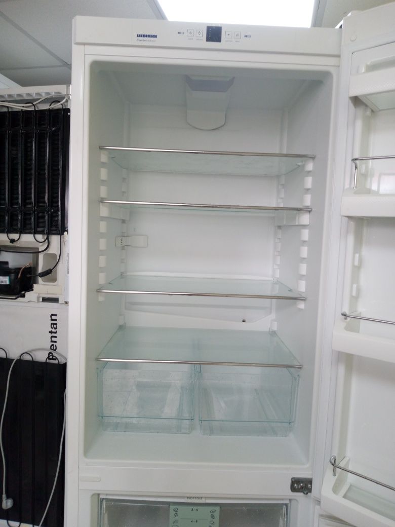 Комбиниран хладилник с фризер два метра Liebherr 2 години гаранция!