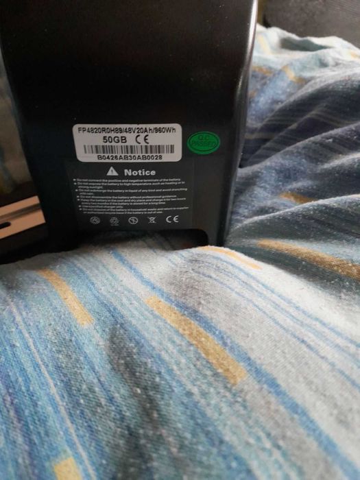 нова батерия 48v 20 ah комплект със стойка и зарядно 4 ампера