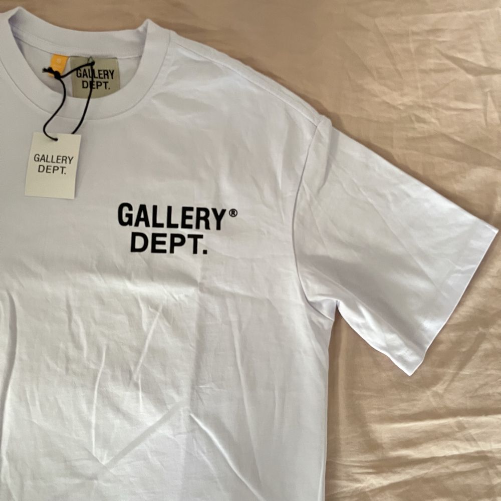 Tricou Gallery dept