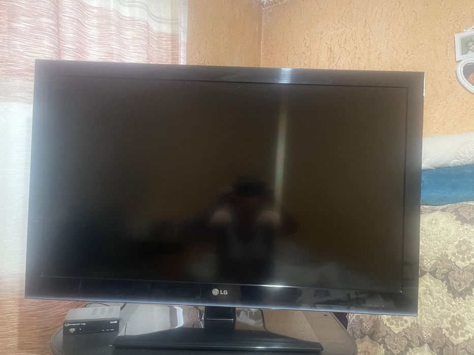 Телевизор LG в рабочем состоянии