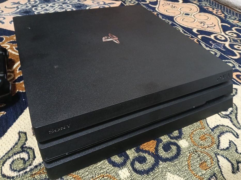Sony PlayStation 4 Pro 2 джойстика и подставка все шнуры срочно
