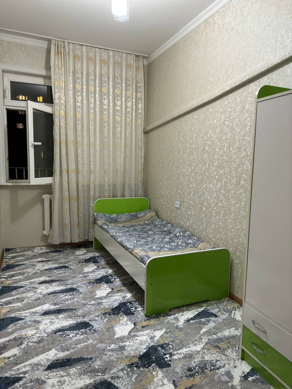 Сдаётся 3 х комнатная на метро Айбек