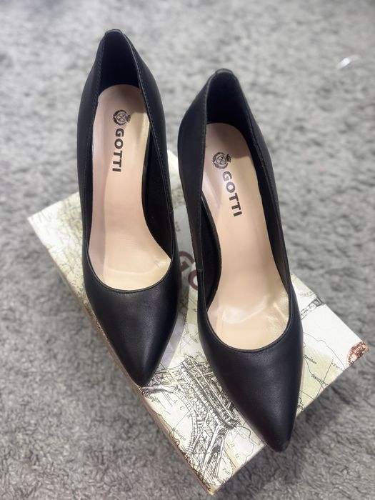 Продам б/у туфли 37р. Каблук 8 см