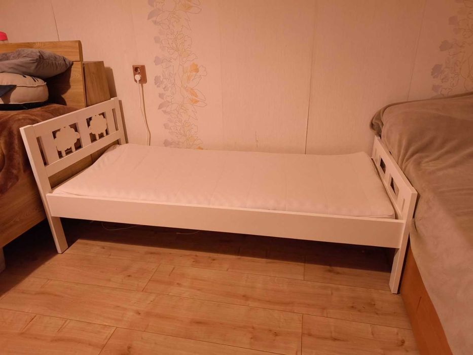 Легло с подматрачна рамка и матрак