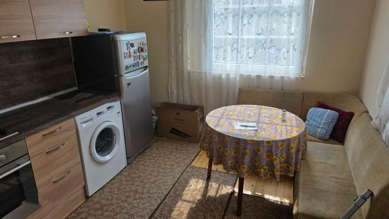 Етаж от къщ апартамент в Гр. Божурище.
