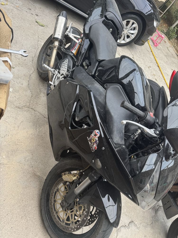 Honda cbr 954rr 2003-yil