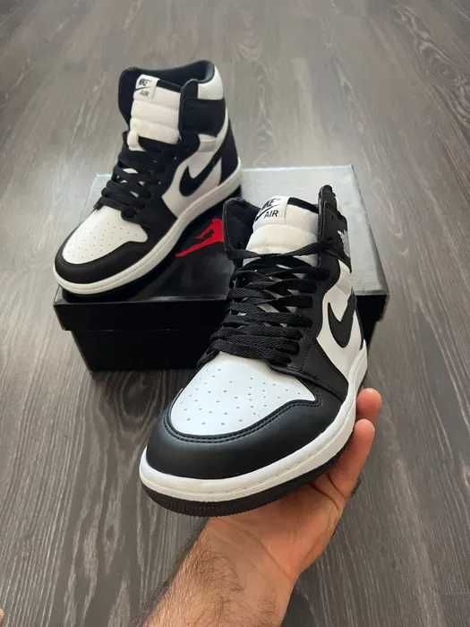 Jordan 1 High OG Black and white