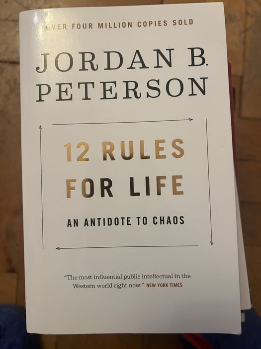 Книги- различни жанрове.