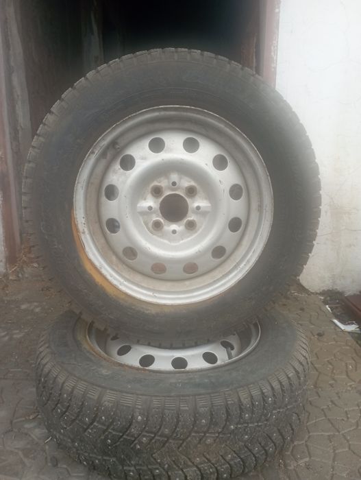 Продам на ваз две резины на 14 размер 175/70/14