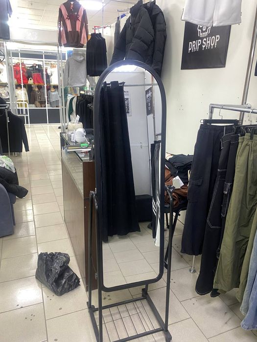 продам напольное зеркало в отличном состоянии