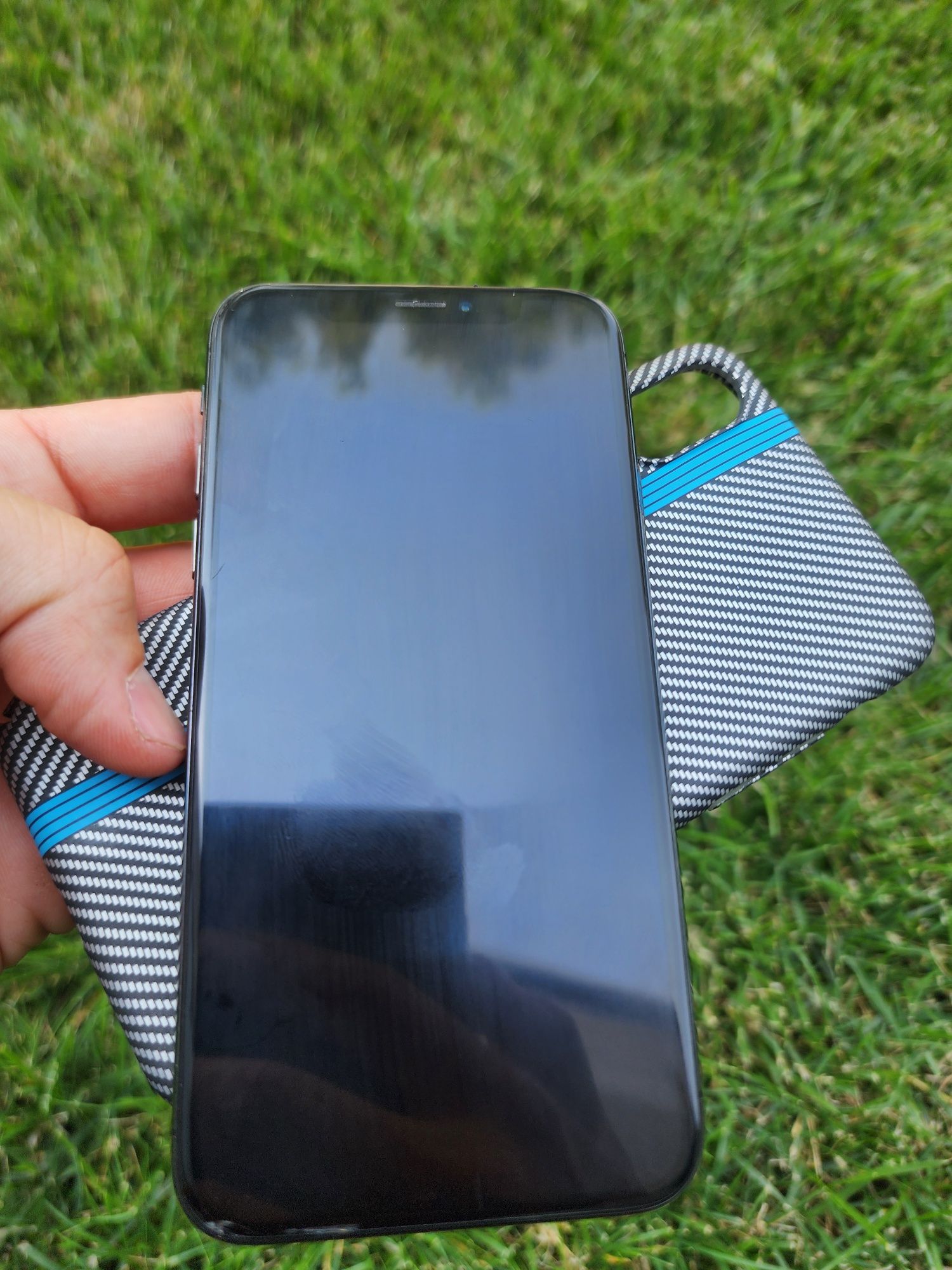 Iphone X  64GB Black Akum Uselenniy Qimmati qoyilgan Face Bor
