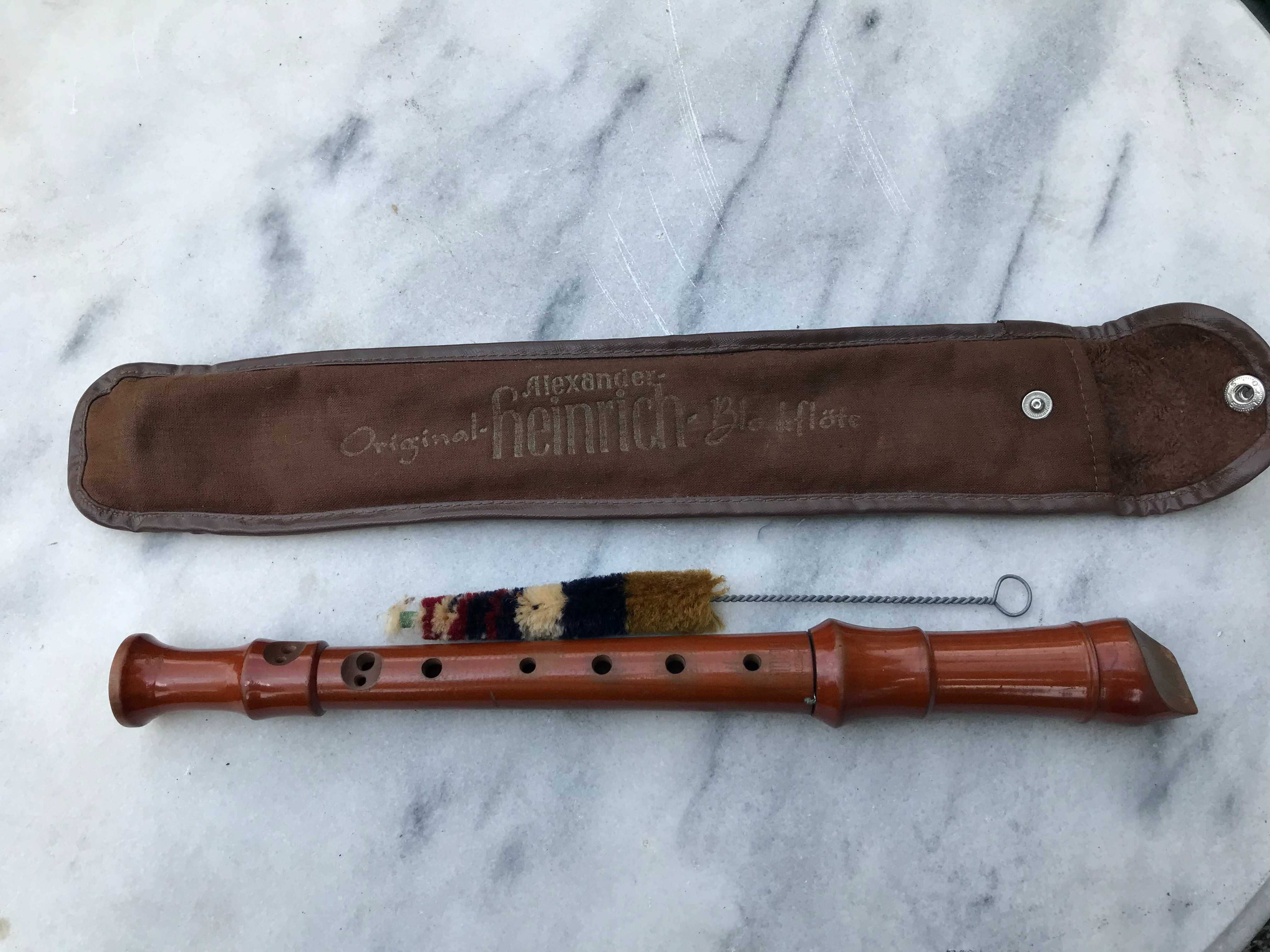 Стара немска флейта Alexander Heinrich, калъф, почистващ инструмент