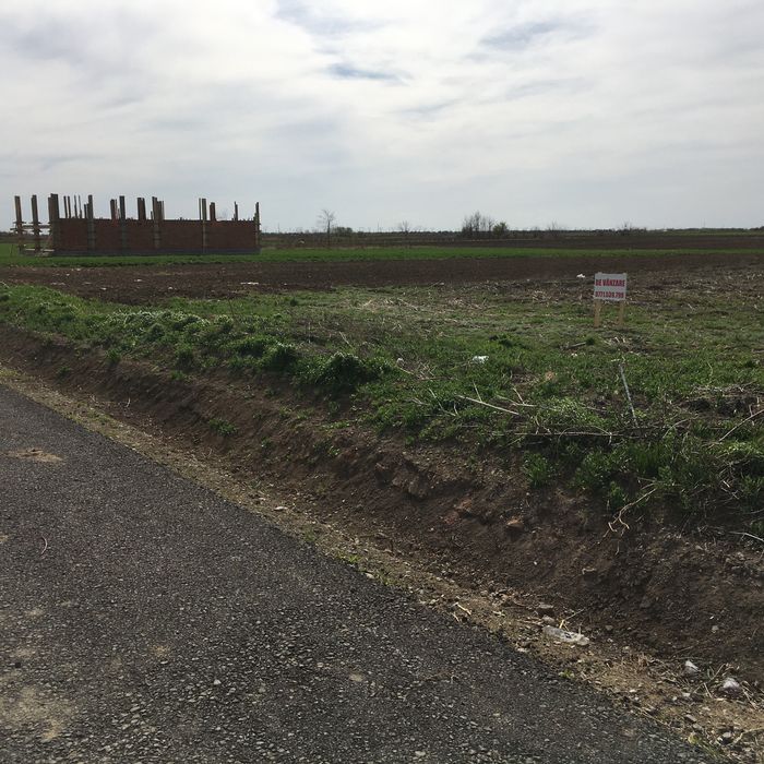 Vand teren intravilan Com. Chiscani