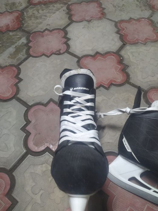 Коньки 7000тг 39