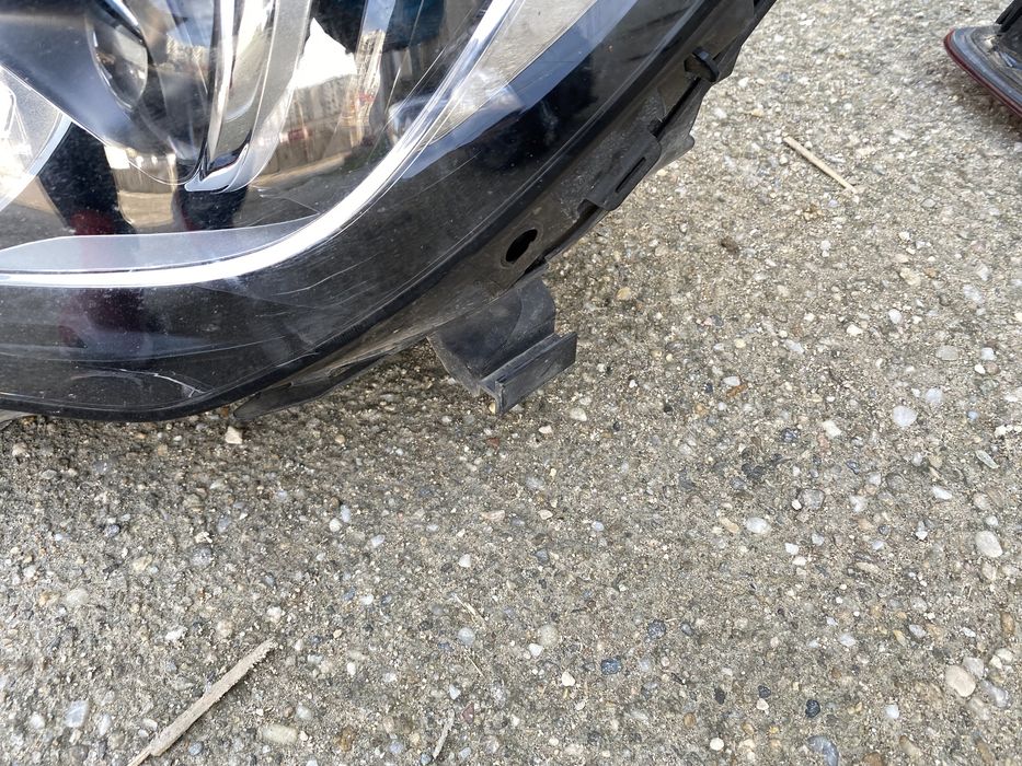 Far Mercedes CLA C117 facelift 2015 - 2018 far stanga